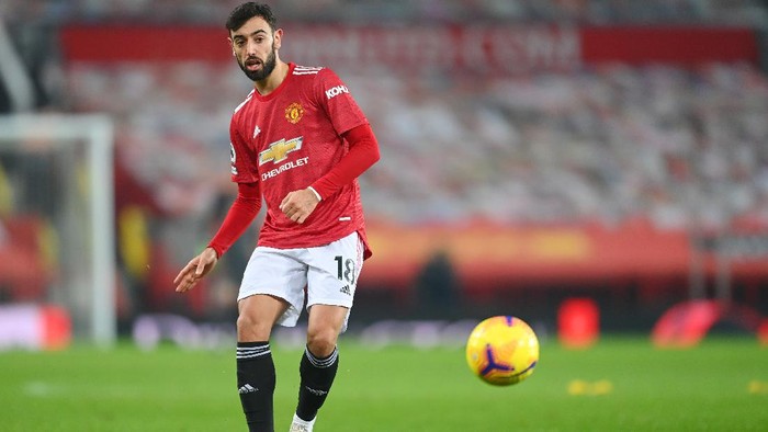 MANCHESTER, ENGLAND - DECEMBER 29: Bruno Fernandes of Manchester United in action during the Premier League match between Manchester United and Wolverhampton Wanderers at Old Trafford on December 29, 2020 in Manchester, England. The match will be played without fans, behind closed doors as a Covid-19 precaution. (Photo by Michael Regan/Getty Images)