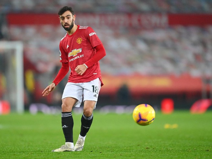 MANCHESTER, ENGLAND - DECEMBER 29: Bruno Fernandes of Manchester United in action during the Premier League match between Manchester United and Wolverhampton Wanderers at Old Trafford on December 29, 2020 in Manchester, England. The match will be played without fans, behind closed doors as a Covid-19 precaution. (Photo by Michael Regan/Getty Images)