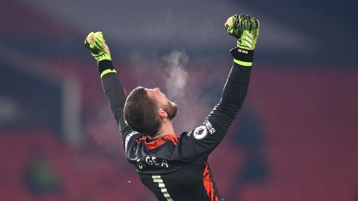 MANCHESTER, ENGLAND - DECEMBER 29: David De Gea of Manchester United celebrates following his teams victory in the Premier League match between Manchester United and Wolverhampton Wanderers at Old Trafford on December 29, 2020 in Manchester, England. The match will be played without fans, behind closed doors as a Covid-19 precaution. (Photo by Laurence Griffiths/Getty Images)