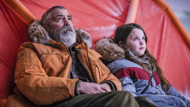 This image released by Netflix shows Caoilinn Springall, right, and George Clooney in a scene from 
