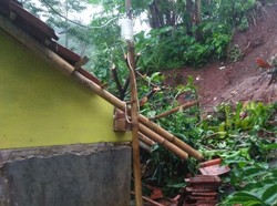 Ibu RT di Ciamis Tewas Tertimpa Tembok Saat Rumahnya Tertimbun Longsor