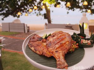 Nikmatnya Menyantap Ikan Bakar Mahi-mahi di Tepi Pantai Nikmatnya Menyantap Ikan Bakar Mahi-mahi di Tepi Pantai