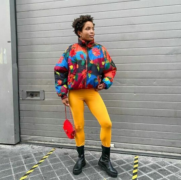 Instagram.com/slipintostyle Modernisasikan ansambel yang terinspirasi tahun 80an dengan jaket puffer.