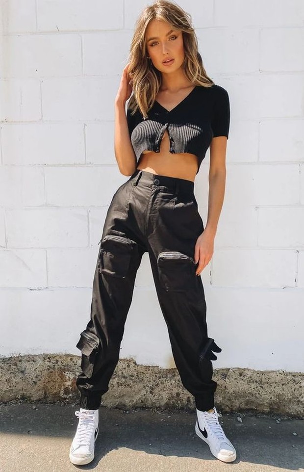 Jogger adalah celana andalan ketika ingin tampil nyaman tapi tetap keren.