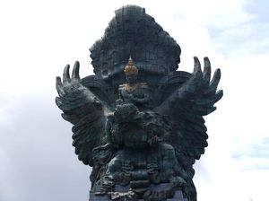 Apa Itu Patung Figuratif? Yuk Kenali Ciri-ciri dan Contohnya Apa Itu Patung Figuratif? Yuk Kenali Ciri-ciri dan Contohnya
