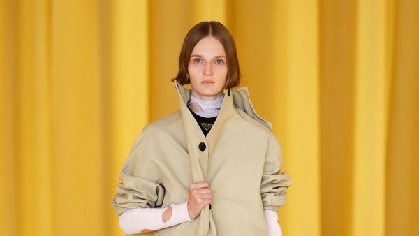 10 Koleksi Terbaru Prada Spring/Summer 2021: Coat Hingga Motif Playful