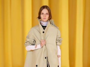 10 Koleksi Terbaru Prada Spring/Summer 2021: Coat Hingga Motif Playful