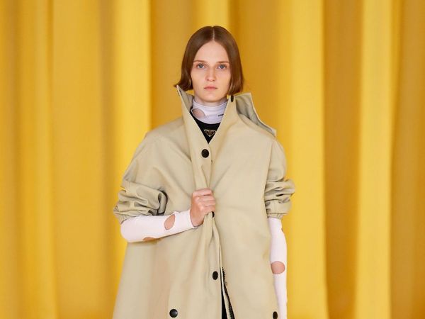 10 Koleksi Terbaru Prada Spring/Summer 2021: Coat Hingga Motif Playful