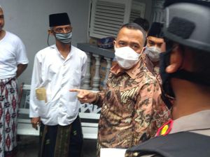 Kuasa Hukum FPI Tak Bisa Masuk ke Kediaman Habib Rizieq Kuasa Hukum FPI Tak Bisa Masuk ke Kediaman Habib Rizieq