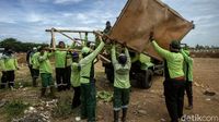 Maksimalkan Lahan Pemakaman, Gubuk Liar di TPU Tegal Alur Dibongkar