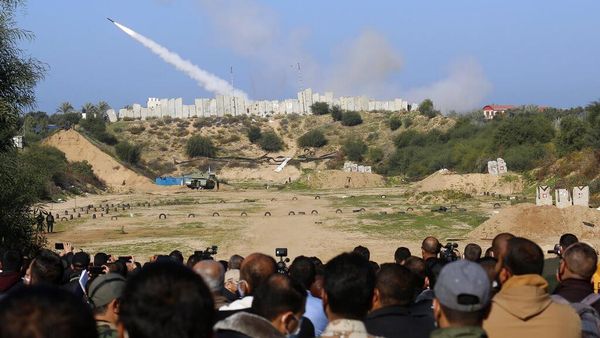 Melihat Kelompok Militan Palestina Latihan Militer di Jalur Gaza