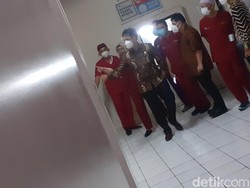 Kunjungi RSHS Bandung, Menkes Budi: COVID-19 Real, Banyak Teman Saya Kena dan Wafat