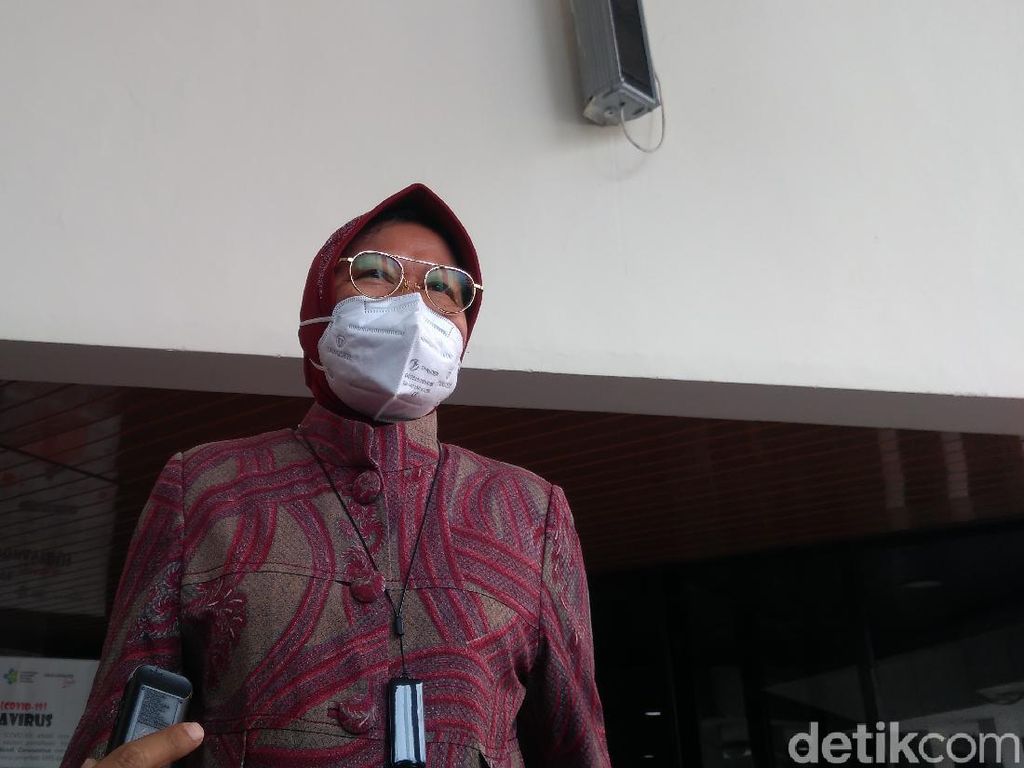 Singgung APBD Surabaya, Risma Cerita Bisa Punya Ventilator Singgung APBD Surabaya, Risma Cerita Bisa Punya Ventilator