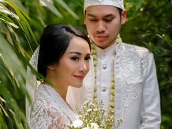 Ungkapan Haru Merdi Octavia di Makam Ray Sahetapy: Kita Bisa Foto Lengkap