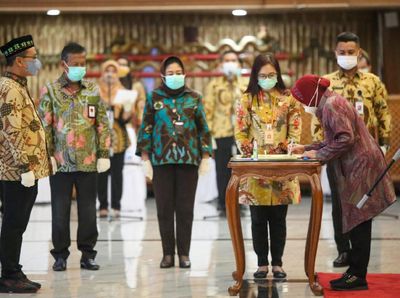 Pangkas Birokrasi, Mensos Lantik Ratusan Pejabat Fungsional