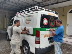 Ada Larangan, Tulisan FPI di Ambulans Gratis Hilmi Sumut Mulai Dilepas