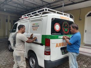 Ada Larangan, Tulisan FPI di Ambulans Gratis Hilmi Sumut Mulai Dilepas Ada Larangan, Tulisan FPI di Ambulans Gratis Hilmi Sumut Mulai Dilepas