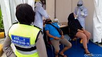 Pemudik Libur Tahun Baru Dites Antigen di Rest Area Tol Boyolali
