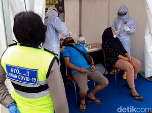 Pemudik Libur Tahun Baru Dites Antigen di Rest Area Tol Boyolali