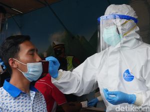 Penumpang-Pengemudi Bus Dites Antigen di Rest Area 125 Tol Cipularang