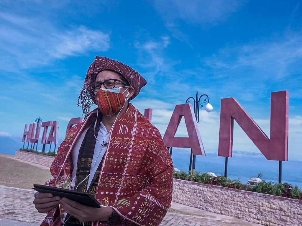 Sandiaga Usul Ada Kereta Gantung, Jogging Track, dan Walk Path di Danau Toba Sandiaga Usul Ada Kereta Gantung, Jogging Track, dan Walk Path di Danau Toba