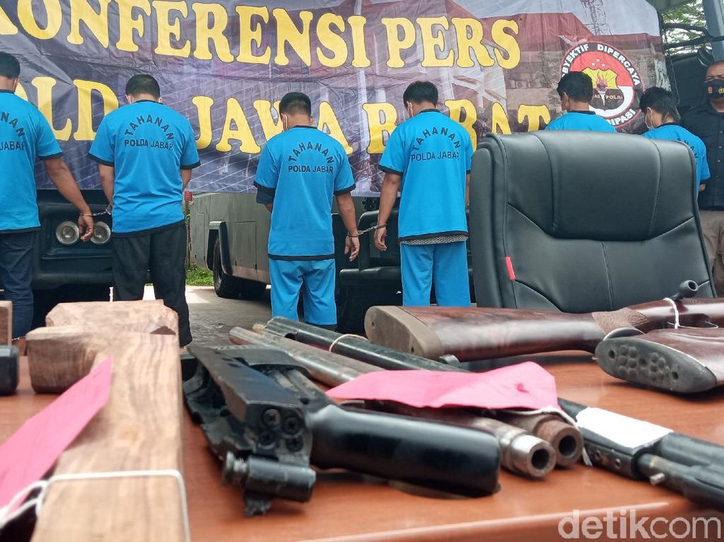 Senpi Ilegal Made in Ciamis Dirakit ABK Jebolan Rusia Senpi Ilegal Made in Ciamis Dirakit ABK Jebolan Rusia