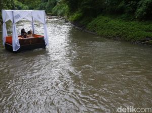 Sensasi Makan ala Sultan di Tengah Aliran Sungai Wos Bali Sensasi Makan ala Sultan di Tengah Aliran Sungai Wos Bali