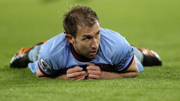 West Ham's Craig Dawson reacts during the English Premier League soccer match between Southampton and West Ham United at St. Mary's Stadium in Southampton, England, Tuesday, Dec. 29, 2020. (Naomi Baker/Pool via AP)
