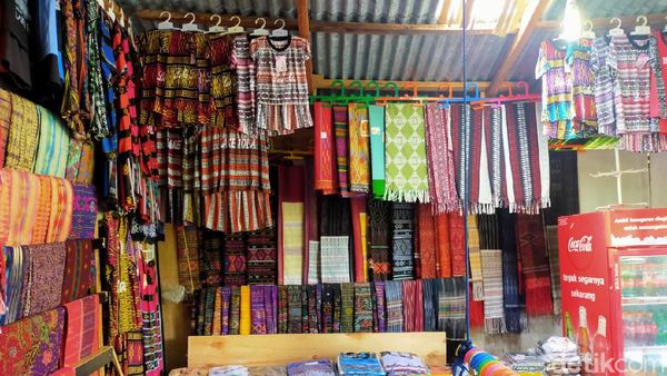 Dari Ulos hingga Pajangan Unik, Ini Potret Oleh-oleh Khas Sumatera Utara