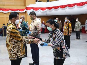 Lantik 808 Pejabat Kemendagri, Tito Pesan Tingkatkan Kualitas SDM