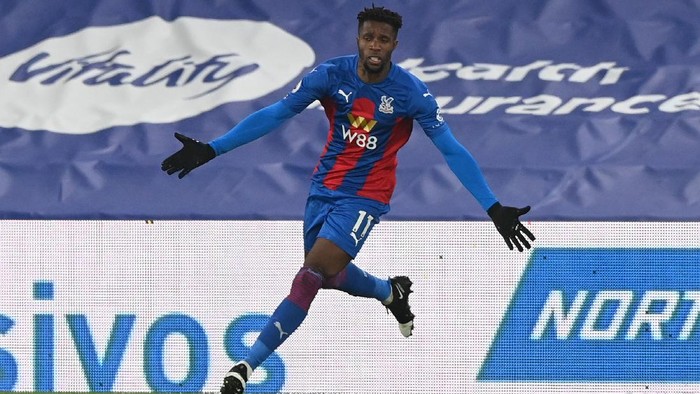 LONDON, ENGLAND - DECEMBER 28: Wilfried Zaha of Crystal Palace celebrates after scoring their sides first goal during the Premier League match between Crystal Palace and Leicester City at Selhurst Park on December 28, 2020 in London, England. The match will be played without fans, behind closed doors as a Covid-19 precaution. (Photo by Facundo Arrizabalaga - Pool/Getty Images)