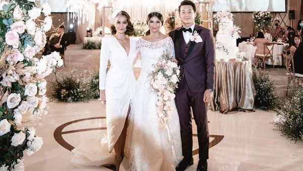 Gaya Seksi Agnez Mo Jadi Sorotan di Pernikahan Pebulutangkis Greysia Polii