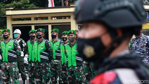 Cegah Kerumunan, Ribuan Personel Gabungan Sekat Kota Bandung