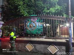 Banner Habib Rizieq di Sidoarjo Diturunkan!