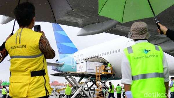 Begini Suasana Kedatangan 1,8 Juta Vaksin COVID dari Sinovac