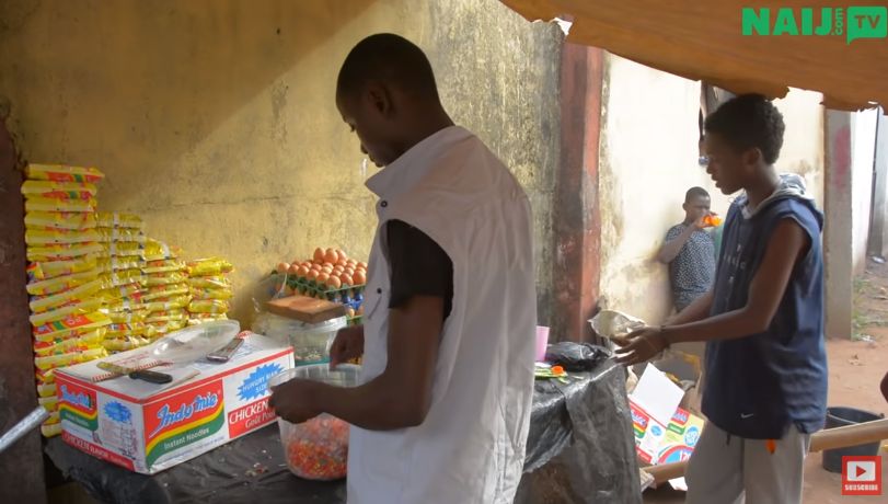 Wow! Pria di Nigeria Bisa Beli Rumah dan Kuliah karena Jualan Indomie