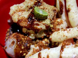 Pandemi Nggak Ngaruh, Ibu Muda Ini Raup Cuan Bisnis Rujak Bakso