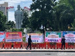 FPI Dilarang, Karangan Bunga Juga Banjiri Taman Apsari