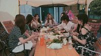 Resmi Bubar, Intip Kenangan Member Gugudan Saat Kulineran