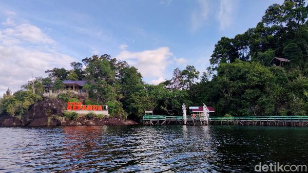Ini Dia Pulau Sepandan Destinasi Andalan Kapuas Hulu