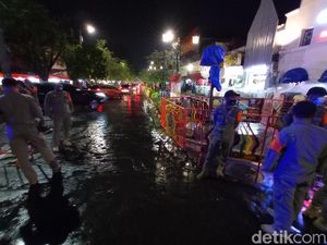 Jadi Pusat Kerumunan, Plang Malioboro Ditutup Terpal