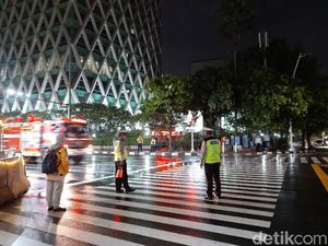 Malam Tahun Baru, Sepanjang Jl Thamrin Ditutup-Disemprot Disinfektan Malam Tahun Baru, Sepanjang Jl Thamrin Ditutup-Disemprot Disinfektan