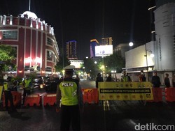 Jangan Berkerumun! Jalan Darmo dan Tunjungan Mulai Ditutup Jam 8 Malam