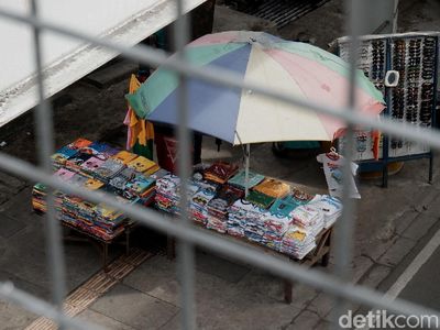 Jelang 2021, Penjual Terompet-Petasan Hilang di Kota Bandung