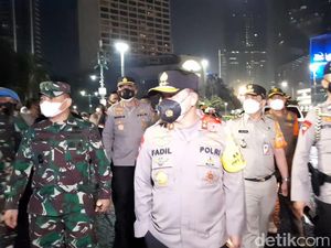Kapolda-Wagub DKI Pantau HI di Malam Tahun Baru, Pastikan Warga Tak Berkerumun Kapolda-Wagub DKI Pantau HI di Malam Tahun Baru, Pastikan Warga Tak Berkerumun
