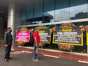 Blokir FPI di Internet, Kantor Kominfo Dibanjiri Karangan Bunga Blokir FPI di Internet, Kantor Kominfo Dibanjiri Karangan Bunga
