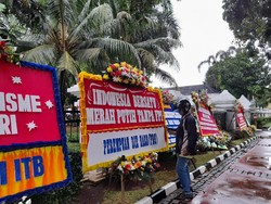 Kemenko Polhukam Dibanjiri Karangan Bunga Dukung FPI Dilarang