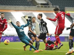 Karl Darlow, Kiper Newcastle yang Main Keren Lawan Liverpool