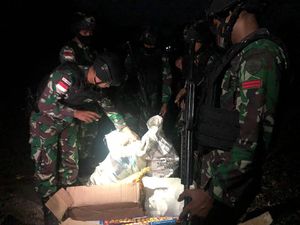 Kodam Udayana Gagalkan Penyelundupan Kayu Cendana dan Kembang Api Kodam Udayana Gagalkan Penyelundupan Kayu Cendana dan Kembang Api