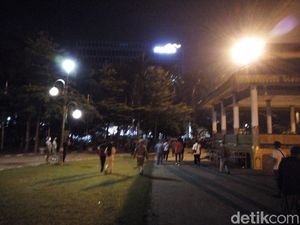 Malam Tahun Baru, Satpol PP Usir Warga yang Berkumpul di Lapangan Merdeka Medan